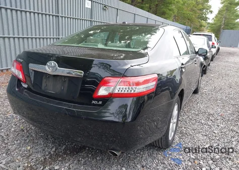 2011 Toyota Camry Xle z USA, uszkodzony, nr VIN 4T4BF3EKXBR199316